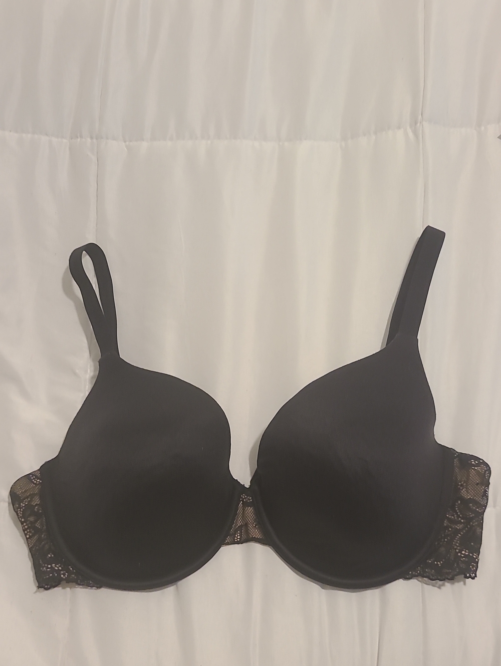 Maidenform Black Seamless Molded Cup Lace-Side Bra